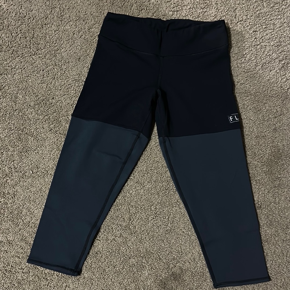Extremely rare! Fleo capris/leggings